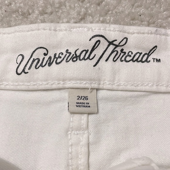 Excellent Condition ✨ Universal Thread White Distressed Shorts Size 2/26 - Picture 2 of 5